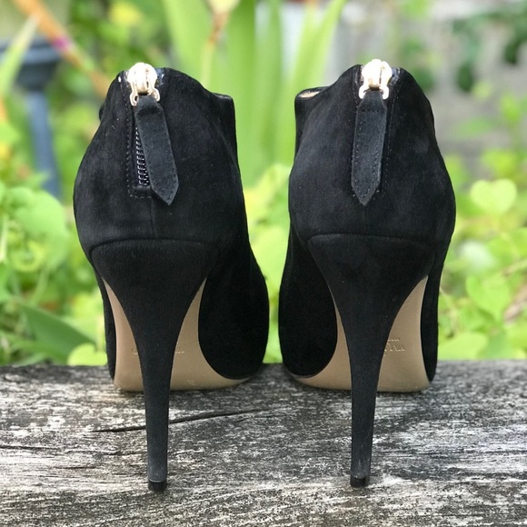 VALENTINO GARAVANI Suede Ruffle Ankle Booties Black Suede Heels SIZE 39 EU - Picture 4 of 16